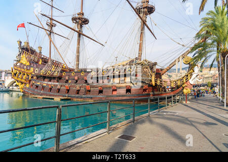 Genua, Italien - Oktober 15, 2018: Blick auf den Hafen von Genua Stockfoto