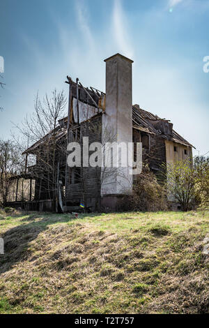 Verlassenes Haus Hoia Baciu - Haunted Forest, Rumänien, ein Ort, wo Sie viele merkwürdige Geschichten und Happenings entdecken Stockfoto