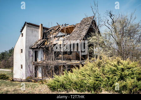 Verlassenes Haus Hoia Baciu - Haunted Forest, Rumänien, ein Ort, wo Sie viele merkwürdige Geschichten und Happenings entdecken Stockfoto