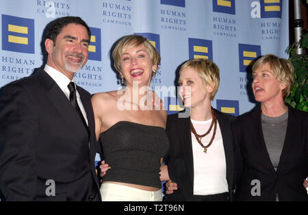 LOS ANGELES, Ca. Februar 20, 2000: Schauspielerin Sharon Stone (links) & Ehemann PHIL BRONSTEIN mit Anne Heche & Ellen Degeneres bei der Human Rights Campaign Gala, in Los Angeles, wo Stein mit dem Humanitarian Award präsentiert wurde. © Paul Smith/Featureflash Stockfoto