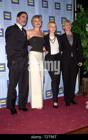 LOS ANGELES, Ca. Februar 20, 2000: Schauspielerin Sharon Stone (links) & Ehemann PHIL BRONSTEIN mit Anne Heche & Ellen Degeneres bei der Human Rights Campaign Gala, in Los Angeles, wo Stein mit dem Humanitarian Award präsentiert wurde. © Paul Smith/Featureflash Stockfoto