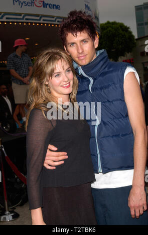 LOS ANGELES, Ca. Juni 15, 2000: Schauspielerin Alicia Silverstone & Freund CHRISTOPHER JARECKI am Los Angeles Premiere von Me, Myself & Irene. Bild: Paul Smith/Featureflash Stockfoto