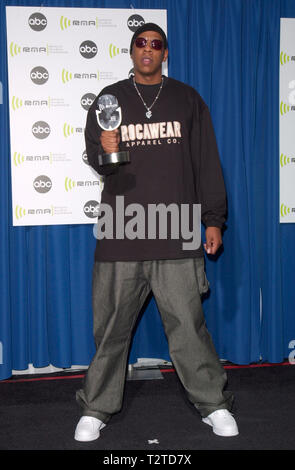 LAS VEGAS, NV. November 04, 2000: Sänger Jay-Z am Radio Music Awards im Aladdin Hotel & Casino, Las Vegas. Er gewann den Preis für Hip/Hop rhythmische Künstler des Jahres. © Paul Smith/Featureflash Stockfoto