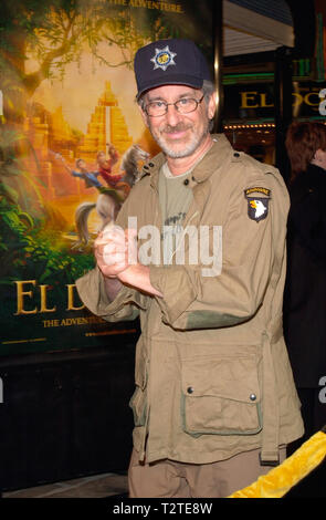 LOS ANGELES, Ca. 29. März 2000: Dreamworks Chef Steven Spielberg am Los Angeles Premiere von Dreamworks Animationsfilm "Der Weg nach El Dorado." © Paul Smith/Featureflash Stockfoto