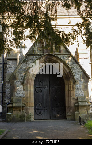 Kirche der Heiligen Dreifaltigkeit Haupteingang, Ashford im Wasser - Derbyshire Peak District Stockfoto