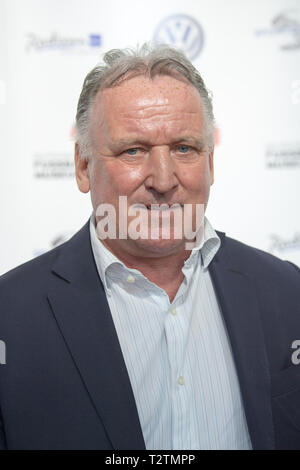 Dortmund, Deutschland. 01 Apr, 2019. Andreas Brehme, ehemaliger professioneller Fußballspieler, Brustbild, Hochformat, roten Teppich vor der Preisverleihung für die Eröffnung der Hall of Fame des deutschen Fuwuball am 01.04.2019 in Dortmund/Deutschland. € | Nutzung der weltweiten Kredit: dpa/Alamy leben Nachrichten Stockfoto