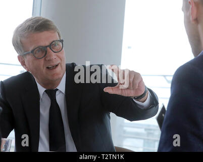 Berlin, Deutschland. 03 Apr, 2019. Ronald Pofalla, Leiter Infrastruktur Officer der Deutschen Bahn, spricht in einem Interview mit der Deutschen Presseagentur. Quelle: Wolfgang Kumm/dpa/Alamy leben Nachrichten Stockfoto