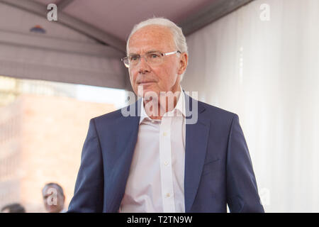 Dortmund, Deutschland. 01 Apr, 2019. Franz Beckenbauer, (ehemaliger Fußball-Profi), Büste Portrait, roten Teppich vor der Preisverleihung für die Eröffnung der Hall of Fame des deutschen Fuwuballs am 01.04.2019 in Dortmund/Deutschland. € | Nutzung der weltweiten Kredit: dpa/Alamy leben Nachrichten Stockfoto