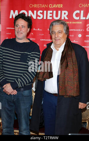 Philippe de Chauveron und Christian Clavier die Teilnahme an der "Monsieur Claude 2" im Kino International am 2. April 2019 in Berlin, Deutschland. Stockfoto