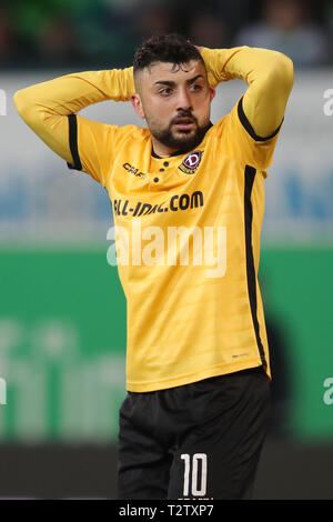 04 April 2019, Bayern, Fürth: Fussball: 2. Bundesliga, SpVgg Greuther Fürth - Dynamo Dresden 25. Spieltag, im Sportpark Ronhof Thomas Sommer. Aias Aosman von Dynamo Dresden reagiert auf ein verfehltes Ziel chance. Foto: Daniel Karmann/dpa - WICHTIGER HINWEIS: In Übereinstimmung mit den Anforderungen der DFL Deutsche Fußball Liga oder der DFB Deutscher Fußball-Bund ist es untersagt, zu verwenden oder verwendet Fotos im Stadion und/oder das Spiel in Form von Bildern und/oder Videos - wie Foto Sequenzen getroffen haben. Stockfoto