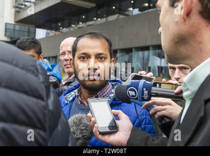 Christchurch, Canterbury, Neuseeland. 5 Apr, 2019. Freunde und Familie Mitglieder der Moschee der Opfer, einschließlich TOFAZZAL ALAM, sprechen die Medien außerhalb des High Court nach der Teilnahme an einer Anhörung für Beschuldigte shooter Brenton Tarrant, 28. Tarrant, die ein Video Link von einer Auckland Gefängnis appearedÃŠvia, einer psychiatrischen Beurteilung unterzogen werden, um festzustellen, ob er isÃŠmentally passen zu den 89 wegen Mordes und versuchten Mordes zu bitten, daß er Gesichter im März 15 Massaker. Credit: PJ Heller/ZUMA Draht/Alamy leben Nachrichten Stockfoto