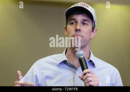 Sioux City, Iowa, USA. 4 Apr, 2019. Ehemalige Texas Kongreßabgeordneten und demokratischen Präsidentschaftskandidaten BETO O'Rourke Kampagnen auf dem Campus der Morningside Hochschule in Sioux City, Iowa Donnerstag, 4. April 2019, in der Verfolgung einer Partei Nominierung 2020. Quelle: Jerry Mennenga/ZUMA Draht/Alamy leben Nachrichten Stockfoto