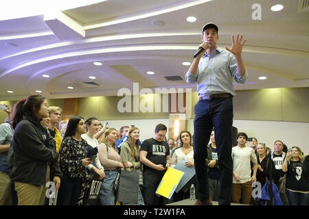 Sioux City, Iowa, USA. 4 Apr, 2019. Ehemalige Texas Kongreßabgeordneten und demokratischen Präsidentschaftskandidaten BETO O'Rourke Kampagnen auf dem Campus der Morningside Hochschule in Sioux City, Iowa Donnerstag, 4. April 2019, in der Verfolgung einer Partei Nominierung 2020. Quelle: Jerry Mennenga/ZUMA Draht/Alamy leben Nachrichten Stockfoto