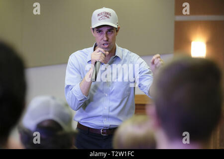 Sioux City, Iowa, USA. 4 Apr, 2019. Ehemalige Texas Kongreßabgeordneten und demokratischen Präsidentschaftskandidaten BETO O'Rourke Kampagnen auf dem Campus der Morningside Hochschule in Sioux City, Iowa Donnerstag, 4. April 2019, in der Verfolgung einer Partei Nominierung 2020. Quelle: Jerry Mennenga/ZUMA Draht/Alamy leben Nachrichten Stockfoto