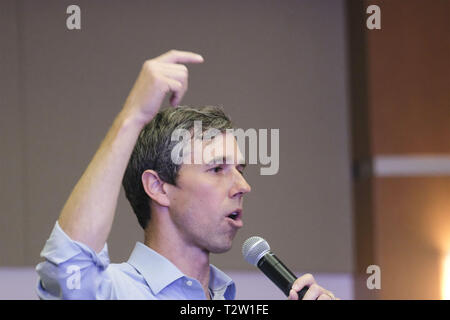 Sioux City, Iowa, USA. 4 Apr, 2019. Ehemalige Texas Kongreßabgeordneten und demokratischen Präsidentschaftskandidaten BETO O'Rourke Kampagnen auf dem Campus der Morningside Hochschule in Sioux City, Iowa Donnerstag, 4. April 2019, in der Verfolgung einer Partei Nominierung 2020. Quelle: Jerry Mennenga/ZUMA Draht/Alamy leben Nachrichten Stockfoto