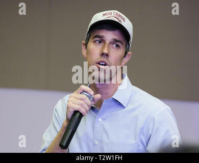 Sioux City, Iowa, USA. 4 Apr, 2019. Ehemalige Texas Kongreßabgeordneten und demokratischen Präsidentschaftskandidaten BETO O'Rourke Kampagnen auf dem Campus der Morningside Hochschule in Sioux City, Iowa Donnerstag, 4. April 2019, in der Verfolgung einer Partei Nominierung 2020. Quelle: Jerry Mennenga/ZUMA Draht/Alamy leben Nachrichten Stockfoto