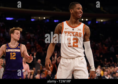 April 04, 2019: Texas Longhorns guard Kerwin Roach II (12) ist später im Spiel an der Endrunde der NIT Turnier Spiel zwischen der Texas Longhorns und die Lipscomb Bisons im Madison Square Garden, New York City, New York, animiert. Die Texas Longhorns Niederlage der Lipscomb Bisons 81-66. Obligatorische Credit: Kostas Lymperopoulos/CSM Stockfoto