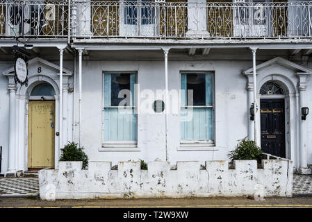 Plakette an und weist darauf hin, dass Caroline Prinzessin von Wales Hotel Royal Terrace, Southend On Sea, Essex, Großbritannien 1804 belegt. Cliff Stadt Conservation Area Stockfoto