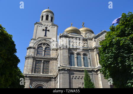 Die Kathedrale von Varna, Bulgarien, auch bekannt als Katedralen Hram Uspenie Bogorodichno Stockfoto