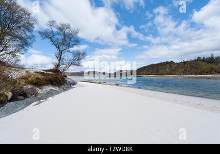 Das Silver Sands von Morar, wo der Fluss Morar links Loch Morar zum Meer Stockfoto