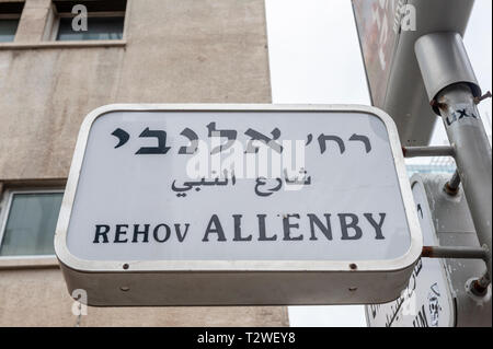 Israel, Tel Aviv-Yafo - 29. März 2019: Allenby Street Name sign Stockfoto