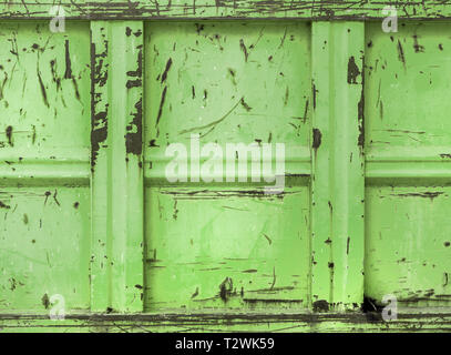 Nahaufnahme von einem grünen Bauschutt container. Es als Hintergrund verwendet werden kann. Stockfoto