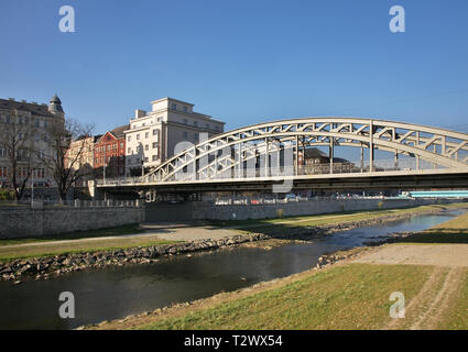 Milos Sykora Brücke über Fluss Ostravice in Ostrava. Der Tschechischen Republik Stockfoto