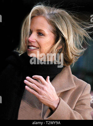 KATIE COURIC 2002 Shania Twain führt AUF DEM NBC POST Sommer-konzertreihe am Rockefeller Center, NYC. Foto von John Barrett/PHOTOlink Stockfoto