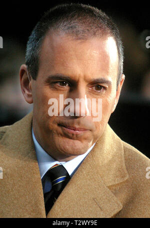 MATT LAUER 2002 Shania Twain führt AUF DEM NBC POST Sommer-konzertreihe am Rockefeller Center, NYC. Foto von John Barrett/PHOTOlink Stockfoto