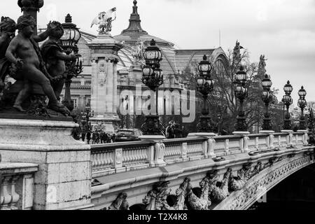 Pont Alexandre III (1896-1900) in Seineufer, Paris. Frankreich. Stockfoto