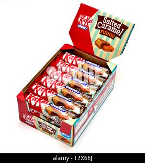 Kitkat Chunky Caramel fudge, gesalzen, 24 pack. Stockfoto