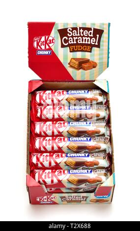 Kitkat Chunky Caramel fudge, gesalzen, 24 pack. Stockfoto