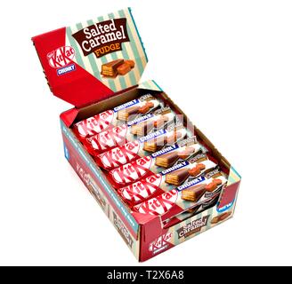 Kitkat Chunky Caramel fudge, gesalzen, 24 pack. Stockfoto