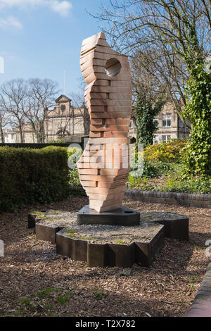 Der Textilhändler Stein Skulptur von John Atkin auf neuen Spaziergang in Leicester, Großbritannien Stockfoto