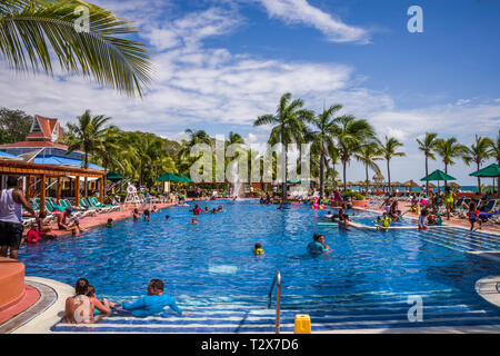 Schwimmbad Szenen im Resort Hotel Stockfoto