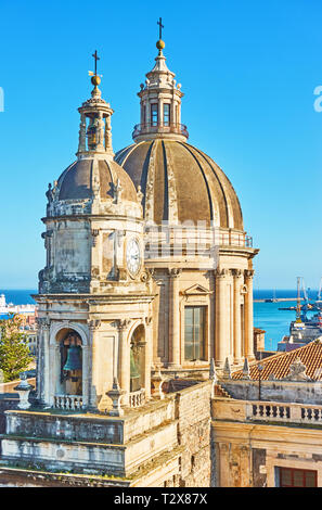 Barocke Kuppeln der Hl. Agatha Kathedrale in Catania auf Sizilien, Italien Stockfoto