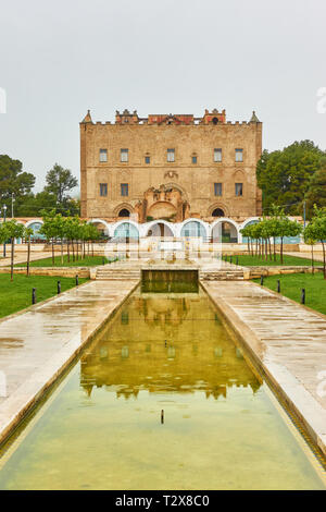 Zisa Schloss und Garten in Palermo an regnerischen Tag, Sicyly, Italien Stockfoto