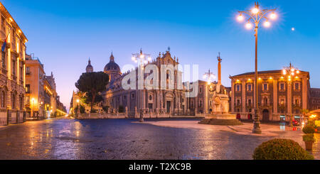 Panoramablick auf das Luftbild von Piazza Duomo in Catania mit der Kathedrale Santa Agatha und Liotru, Symbol von Catania, Sizilien, Stockfoto