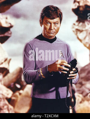 DEFOREST KELLEY, STAR TREK, 1966 Stockfoto