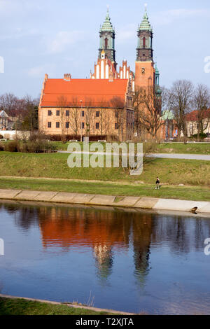 Poznan Basilika/Kathedrale steht auf Ostrow Tumski Insel, über den Fluss Warthe, die älteste Kathedrale in Polen aus dem 10. Jahrhundert Stockfoto