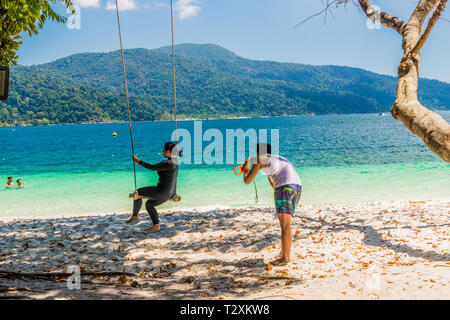Februar 2019. Ko Rawi Thailand. Ein Blick auf die Touristen fotografieren auf Ko Rawi in Tarutao National Marine Park in Thailand Stockfoto