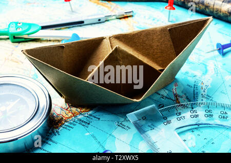 Retro Kompass mit Vintage Karte. Reiseplanung Konzept auf der Karte Stockfoto