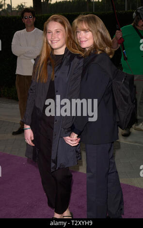 LOS ANGELES, Ca. Januar 29, 2000: Schauspielerin SCHUYLER FISK (links) und Schauspielerin Mutter SISSY SPACEK am Los Angeles Premiere des neuen Schuyler Film ist jetzt Tag', in denen Sie Sterne mit Chevy Chase. © Paul Smith/Featureflash Stockfoto