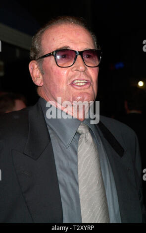 LOS ANGELES, Ca. August 01, 2000: Schauspieler James GARNER bei der Weltpremiere in Los Angeles, der seinem neuen Film Space Cowboys. Bild: Paul Smith/Featureflash Stockfoto