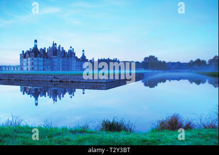 Chateau de Chambord in der Morgendämmerung Stockfoto