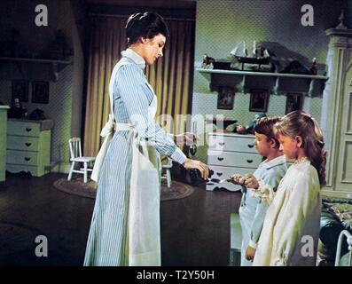 JULIE ANDREWS, MATTHEW GARBER, KAREN DOTRICE, MARY POPPINS, 1964 Stockfoto