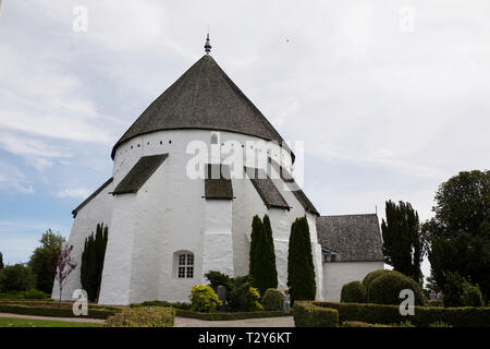 Die runde Kirche in Osterlars auf der Insel Bornholm in Dänemark. Stockfoto