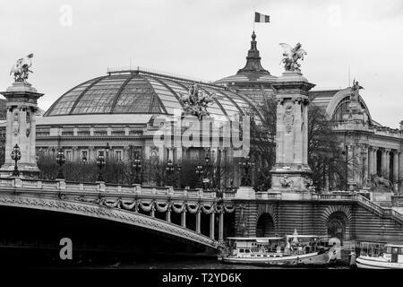 Pont Alexandre III (1896-1900) in Seineufer, Paris. Frankreich. Stockfoto