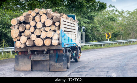 Stapler mit anmeldet Schneckenpost Highway in Thailand Stockfoto