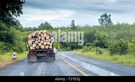 Stapler mit anmeldet Schneckenpost Highway in Thailand Stockfoto